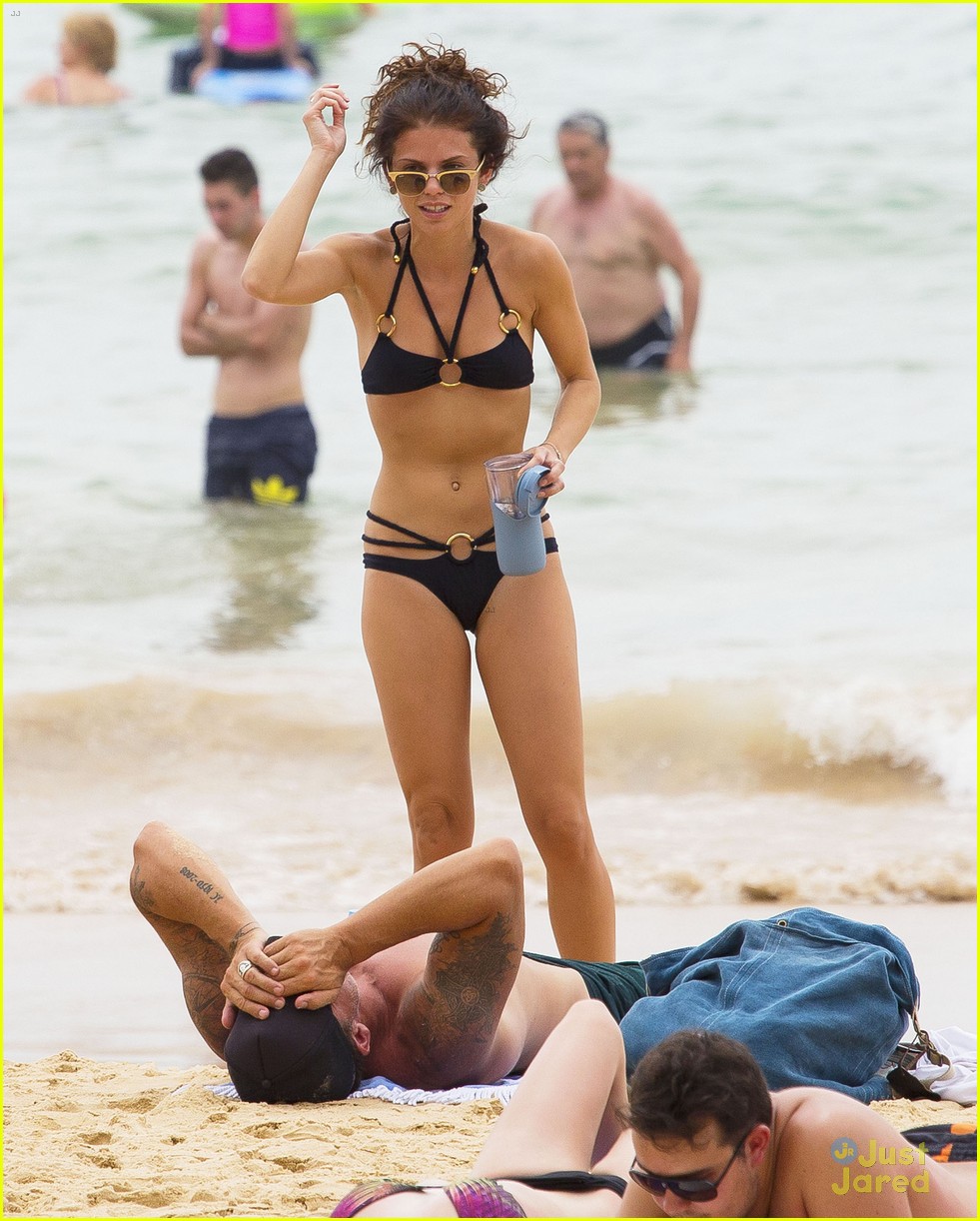 annalynne mccord bikini beach babe with shirtless dominic purcell 12