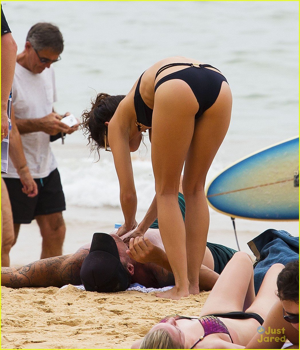 annalynne mccord bikini beach babe with shirtless dominic purcell 13