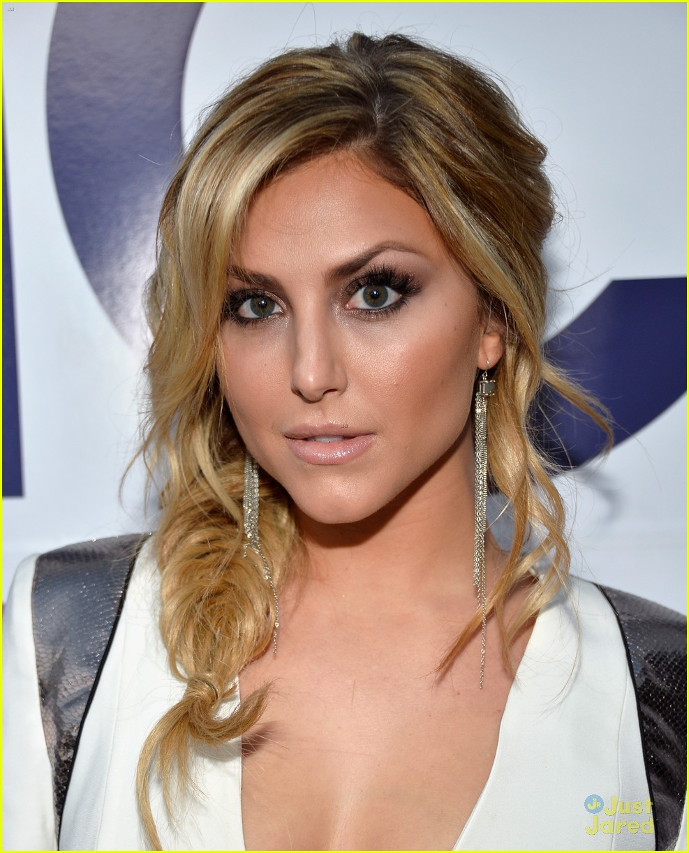 cassie scerbo bailee madison peoples choice awards 2014 04