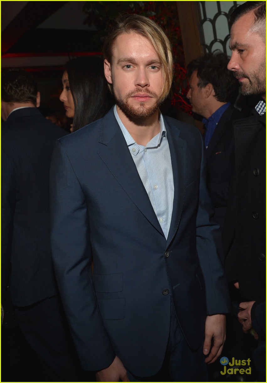 crystal reed chord overstreet pre golden globes party 13
