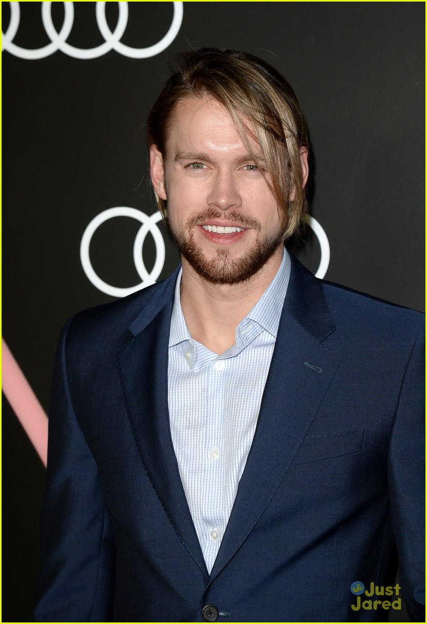 crystal reed chord overstreet pre golden globes party 14