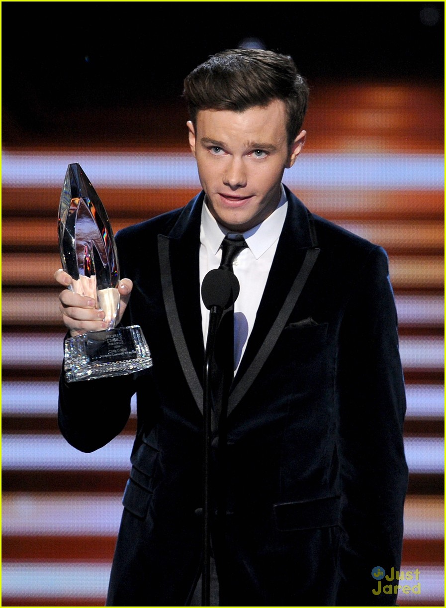 chris colfer wins favorite comedy actor peoples choice 2014 01