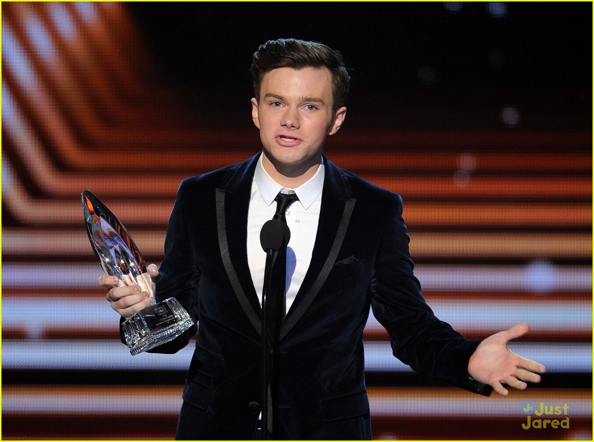 chris colfer wins favorite comedy actor peoples choice 2014 05