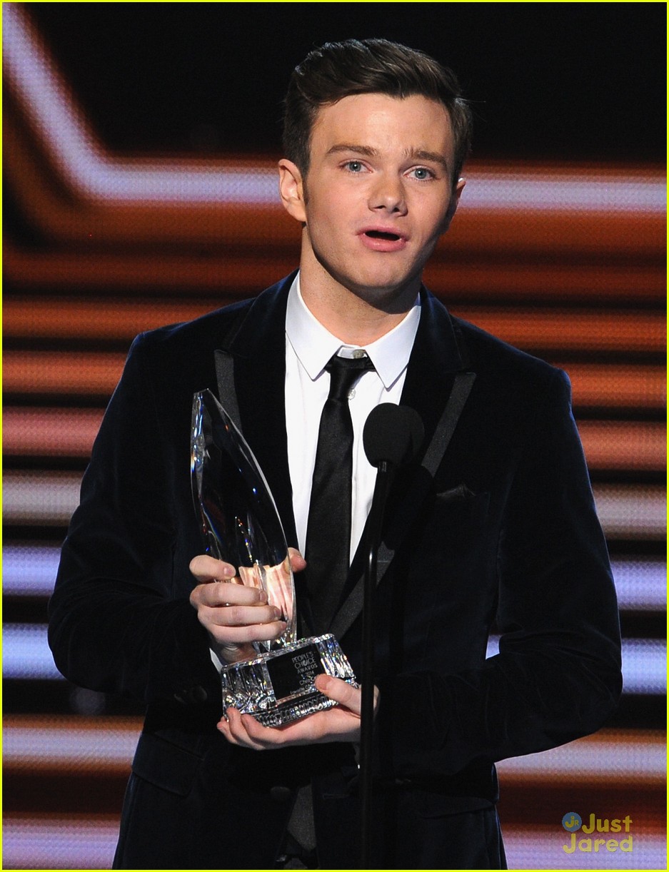chris colfer wins favorite comedy actor peoples choice 2014 06