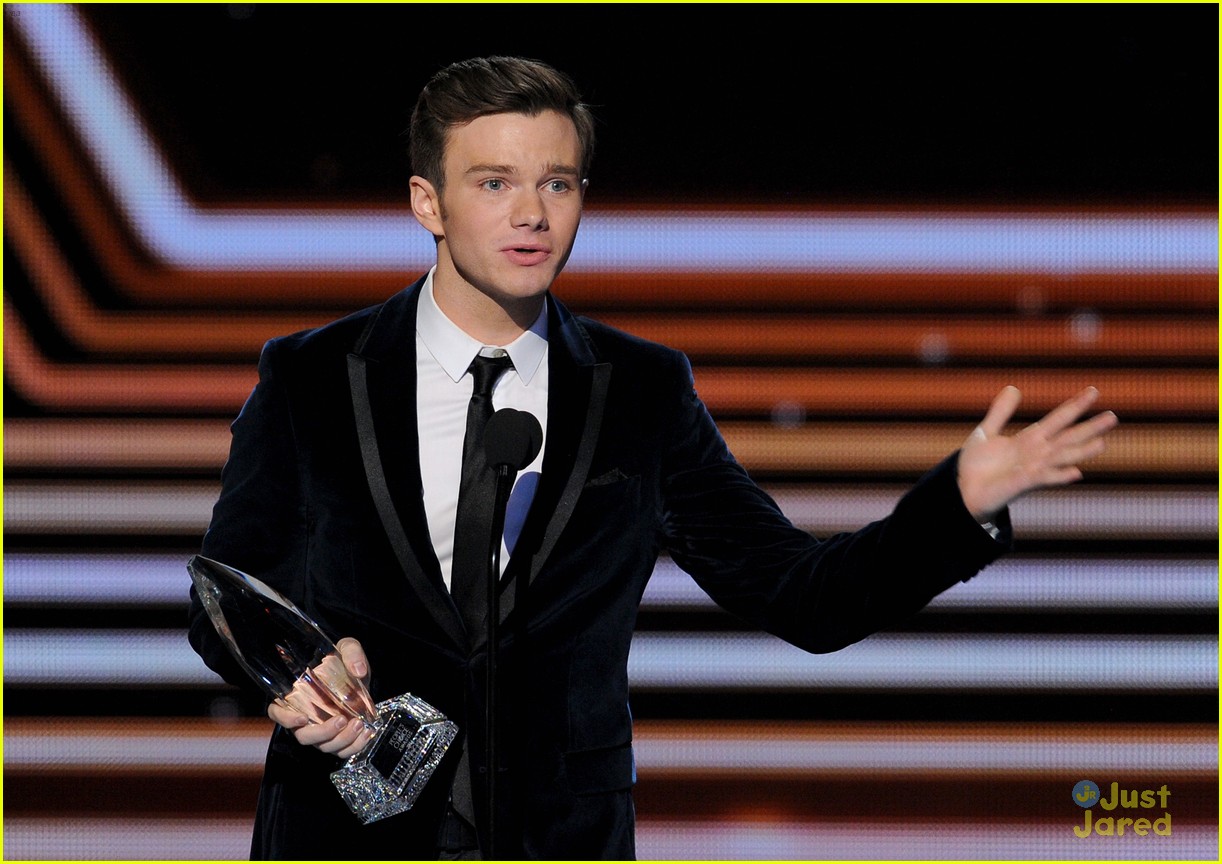 chris colfer wins favorite comedy actor peoples choice 2014 07