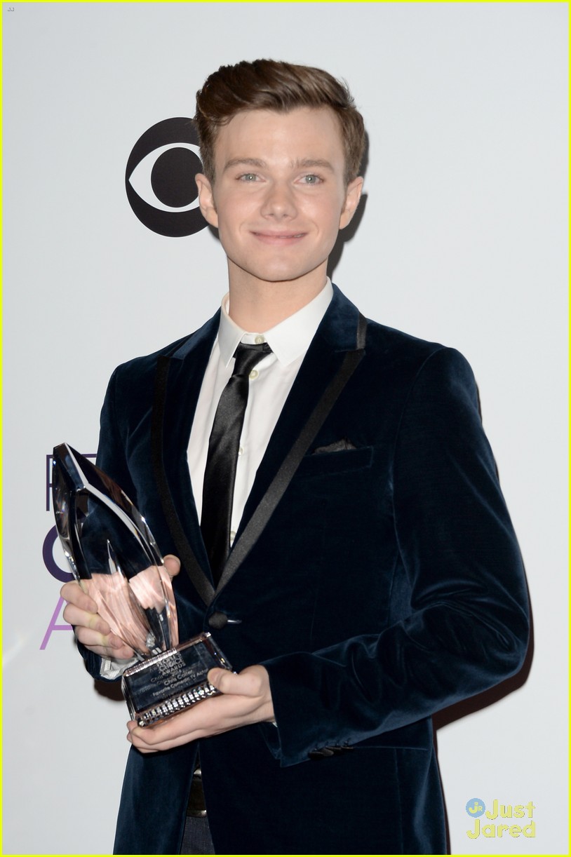 chris colfer wins favorite comedy actor peoples choice 2014 08