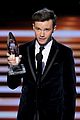 chris colfer wins favorite comedy actor peoples choice 2014 01