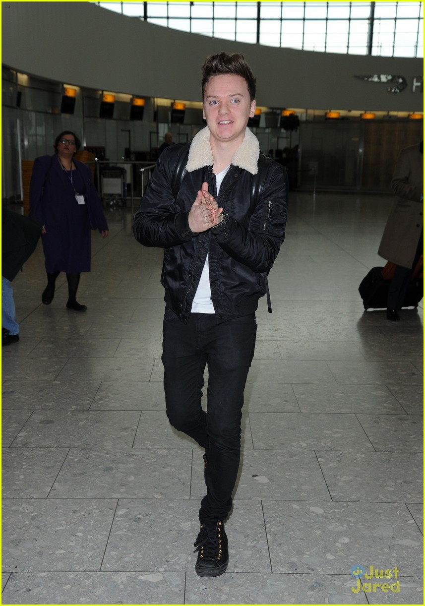 conor maynard gets searched at heathrow 01