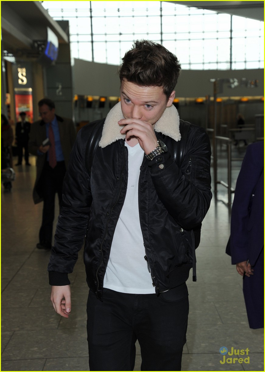 conor maynard gets searched at heathrow 02