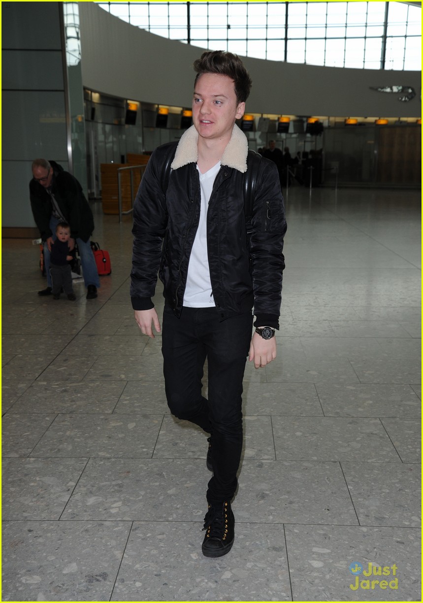 conor maynard gets searched at heathrow 03