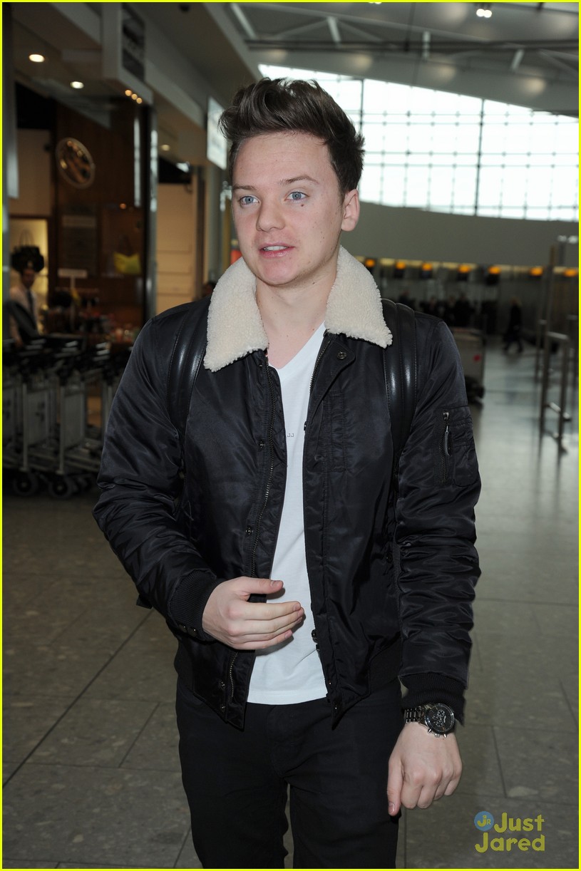 conor maynard gets searched at heathrow 04
