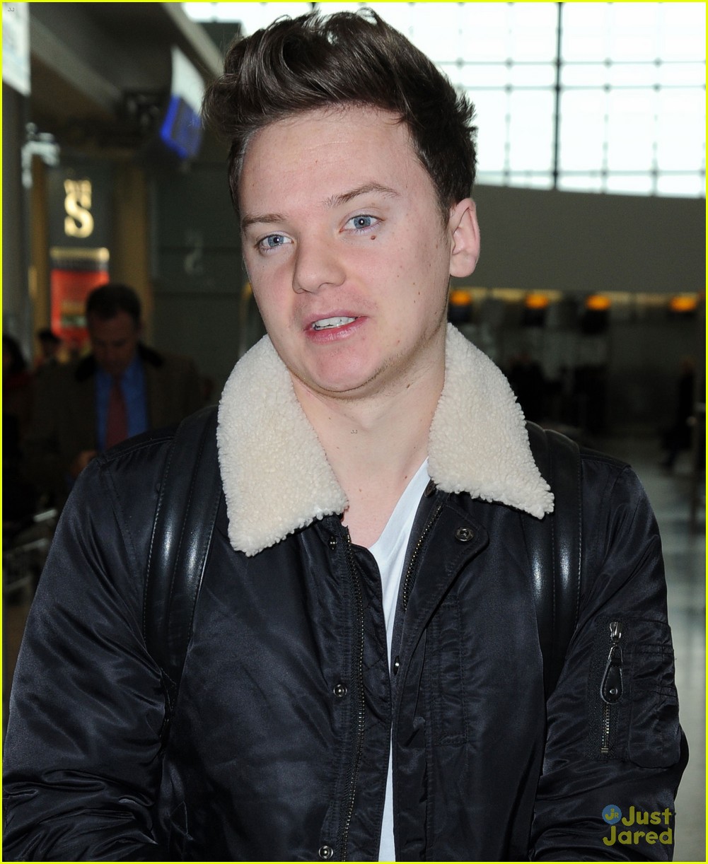 conor maynard gets searched at heathrow 06