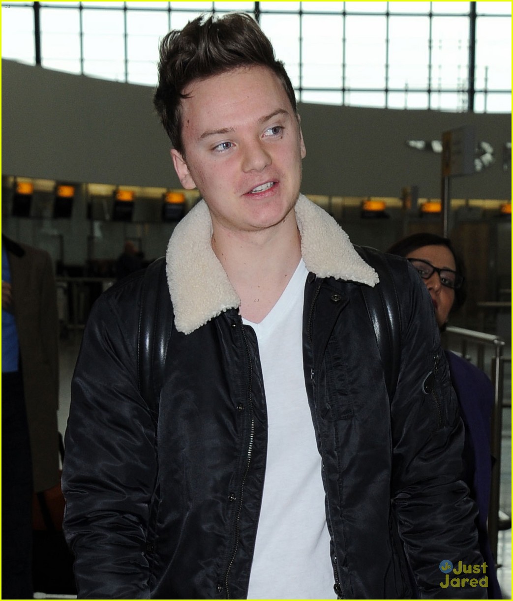 conor maynard gets searched at heathrow 10
