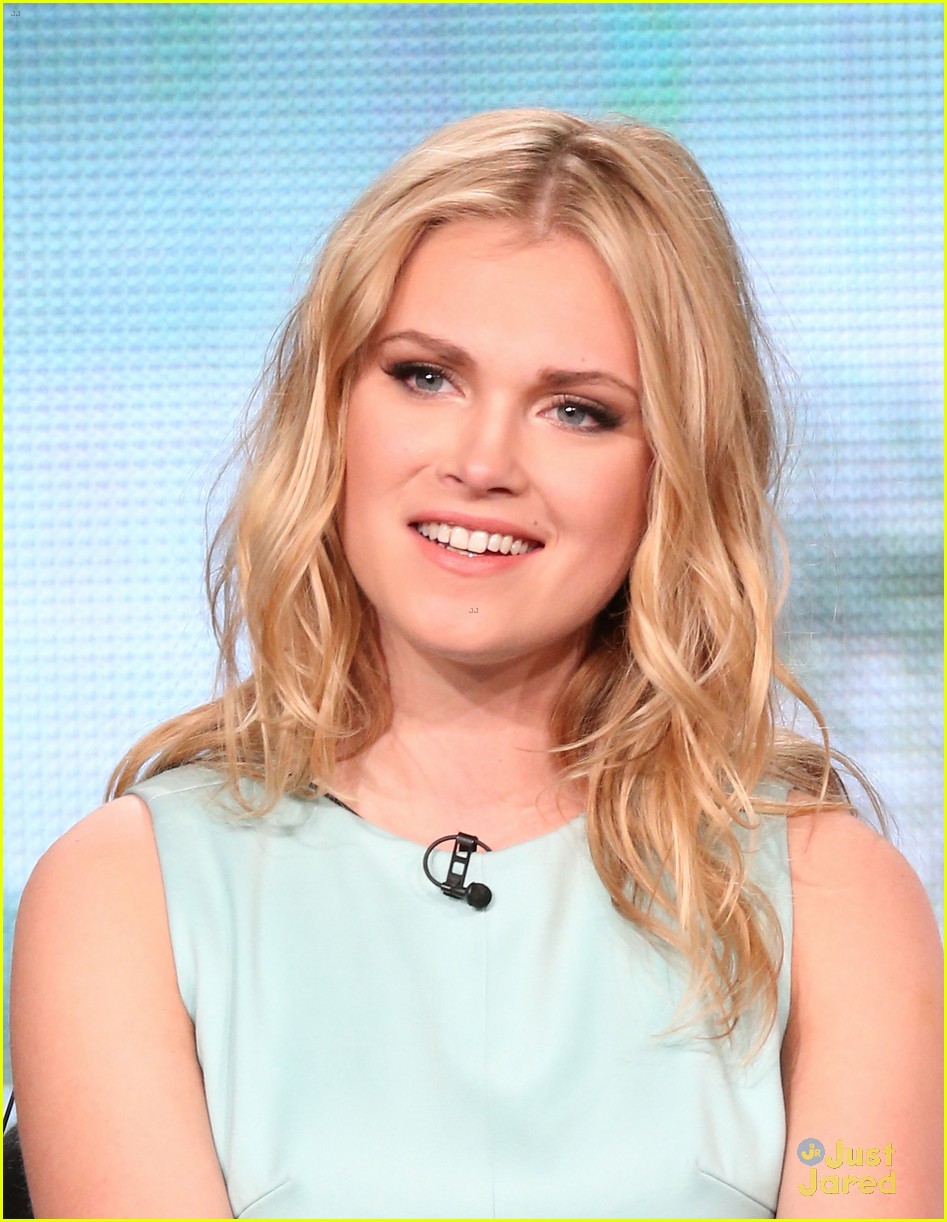 eliza taylor marie avgeropoulos the 100 tca 2014 panel 01