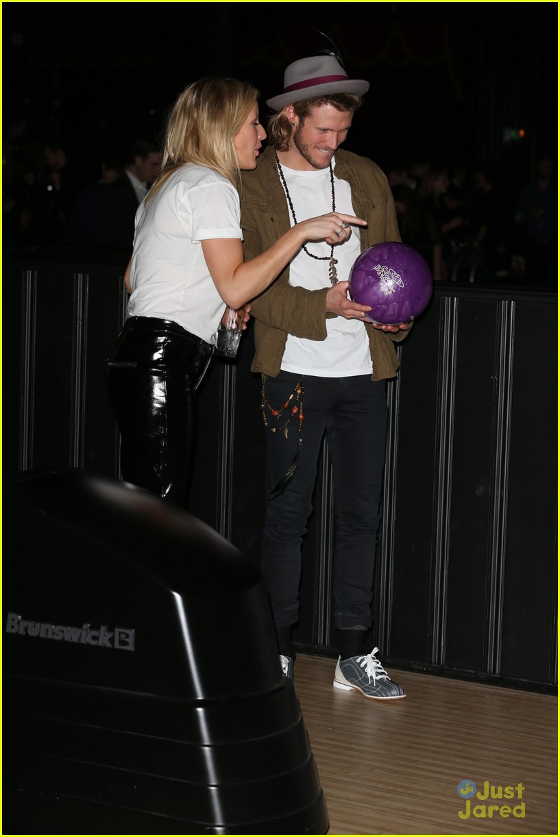 ellie goulding brooklyn bowl launch party with cara delevingne 07