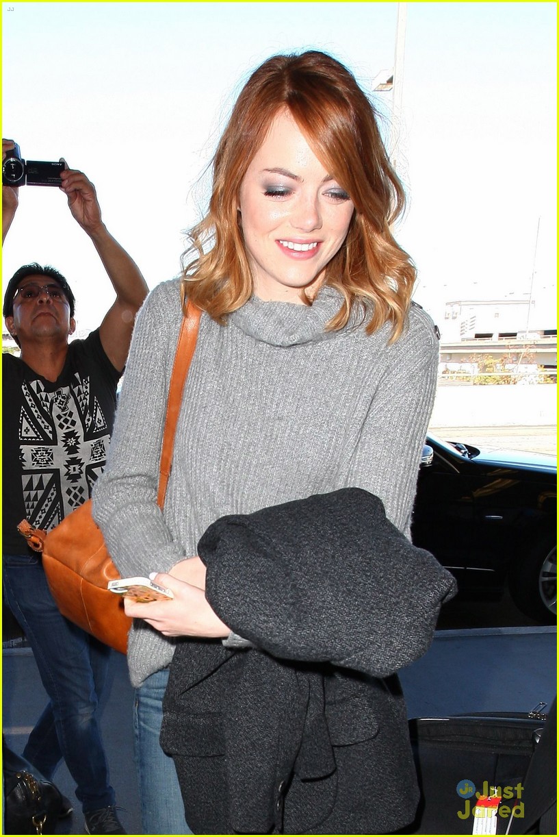 emma stone hits lax after golden globes 2014 03