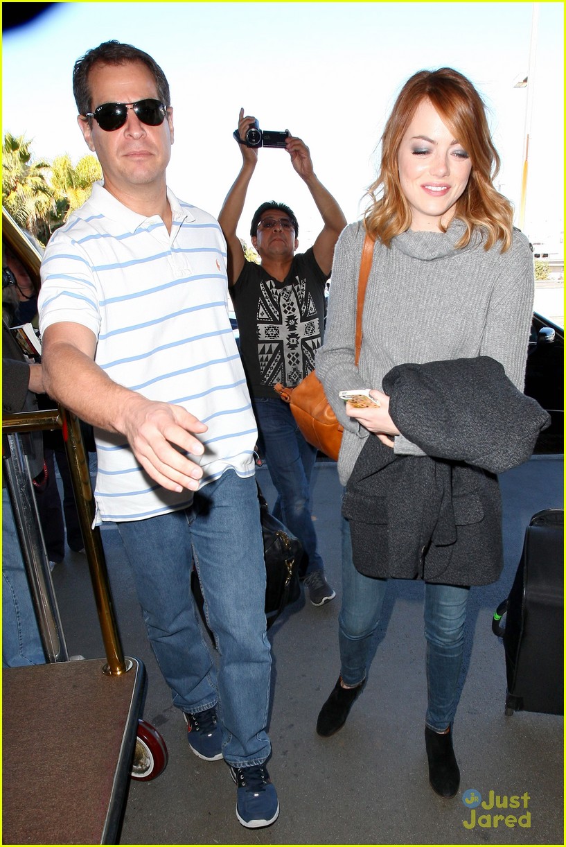 emma stone hits lax after golden globes 2014 12