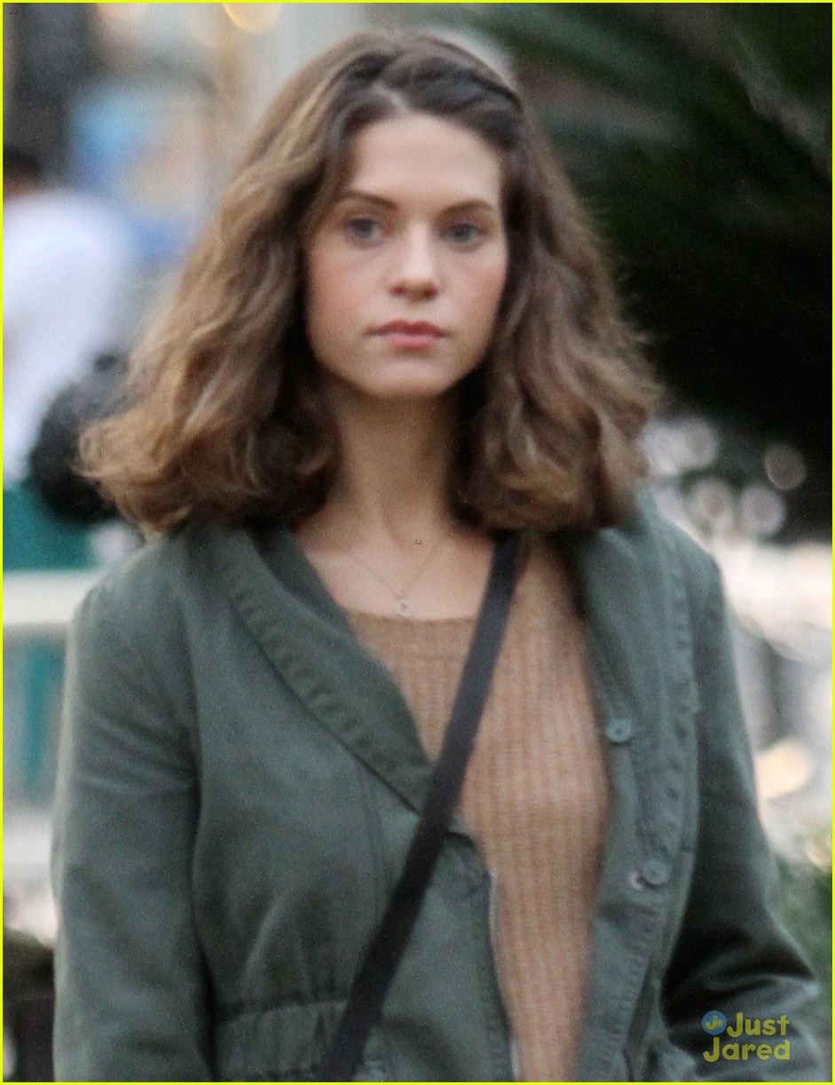 lyndsy fonseca shopping with pup romi 04