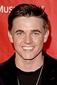 jesse mccartney katie peterson musicares person of the year 03