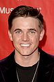 jesse mccartney katie peterson musicares person of the year 11