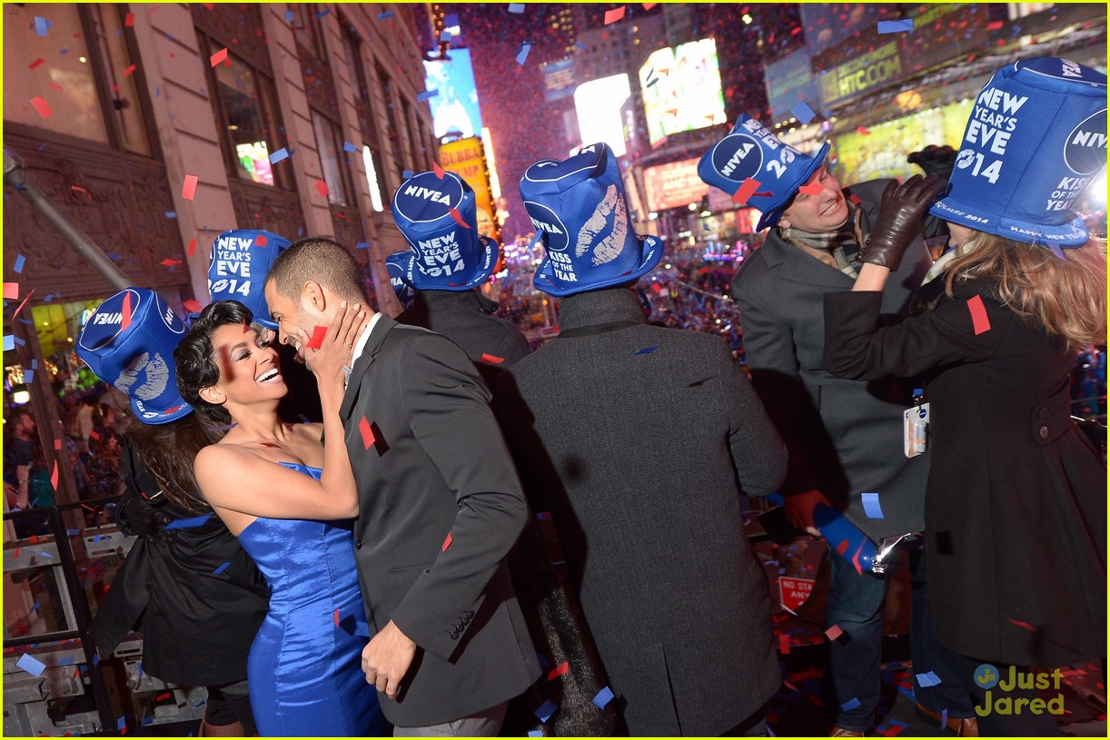 kat graham cottrell guidry midnight kiss on new years eve 10