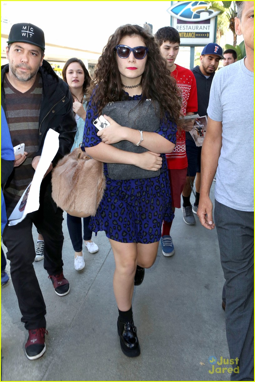 lorde lax arrival ahead grammys 02