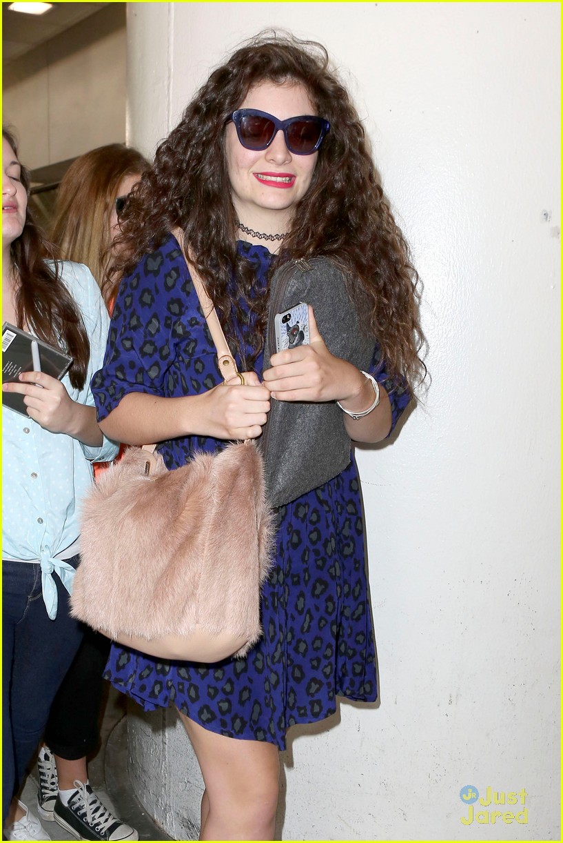 lorde lax arrival ahead grammys 03