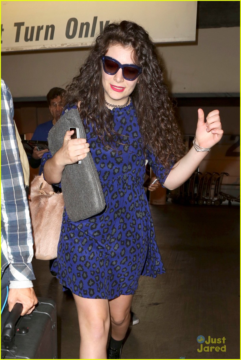 lorde lax arrival ahead grammys 12