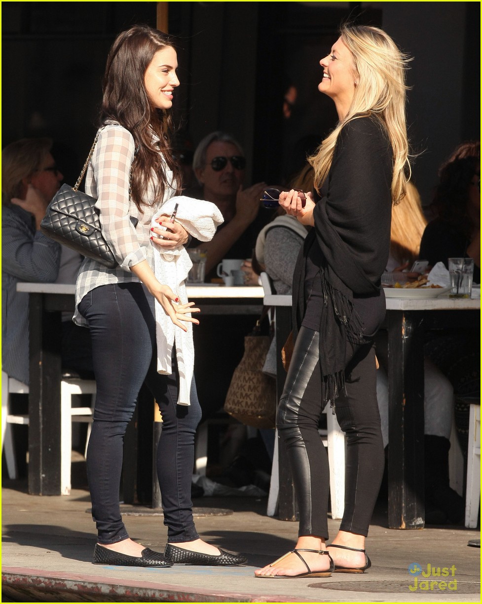 jessica lowndes toast lunch 03