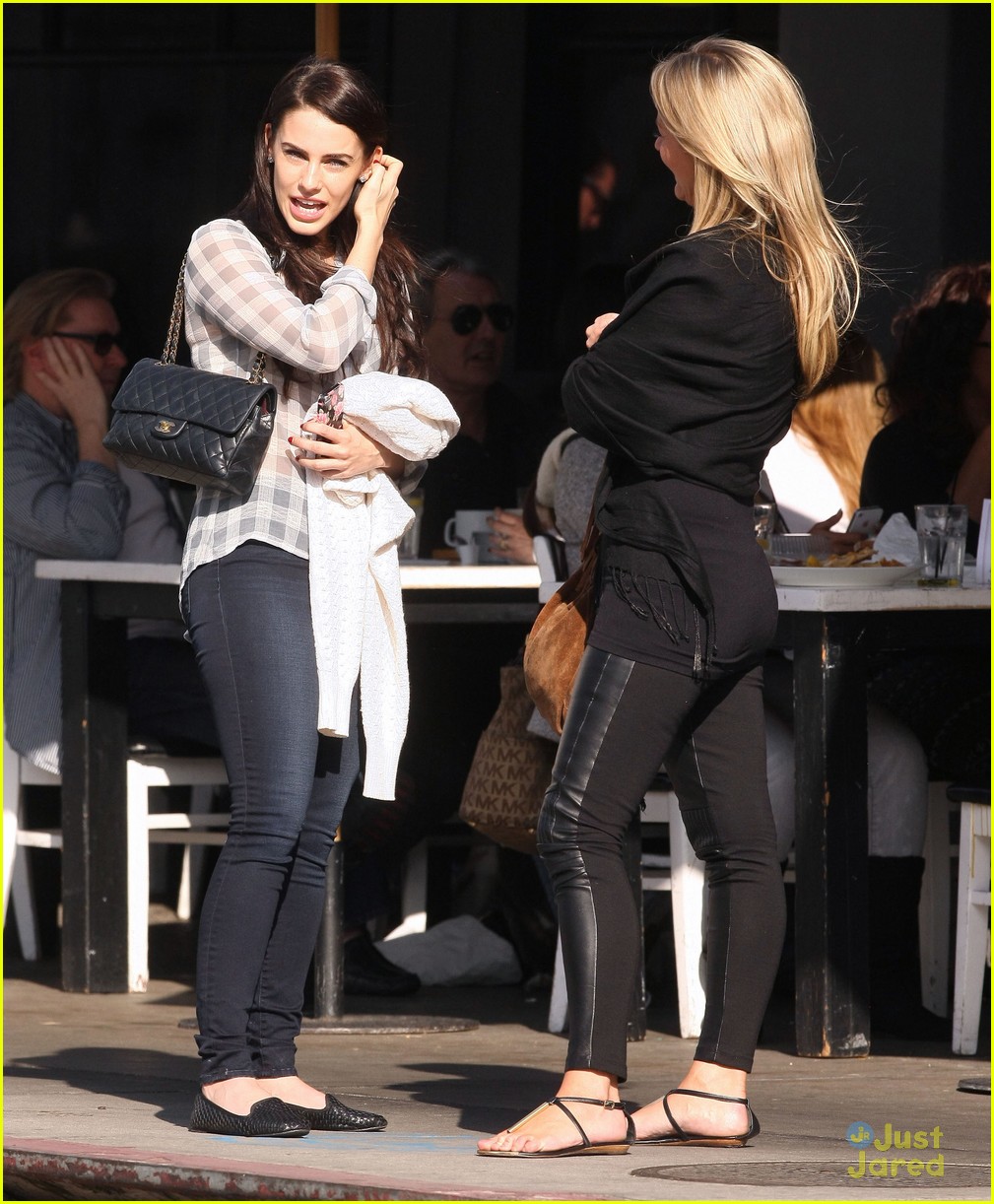 jessica lowndes toast lunch 07
