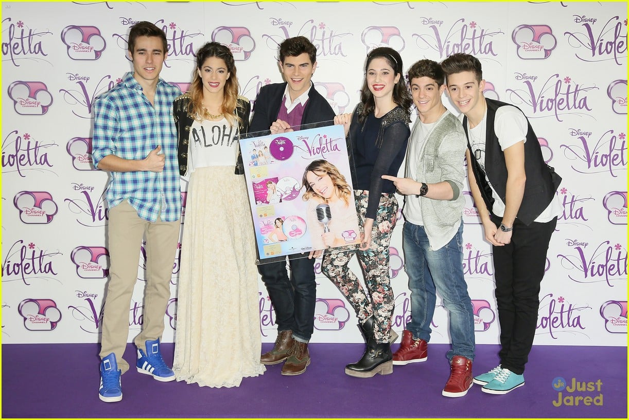 Martina Stoessel & &apos;<b>Violetta</b>&apos; Cast: Disneyland Paris Stop! 