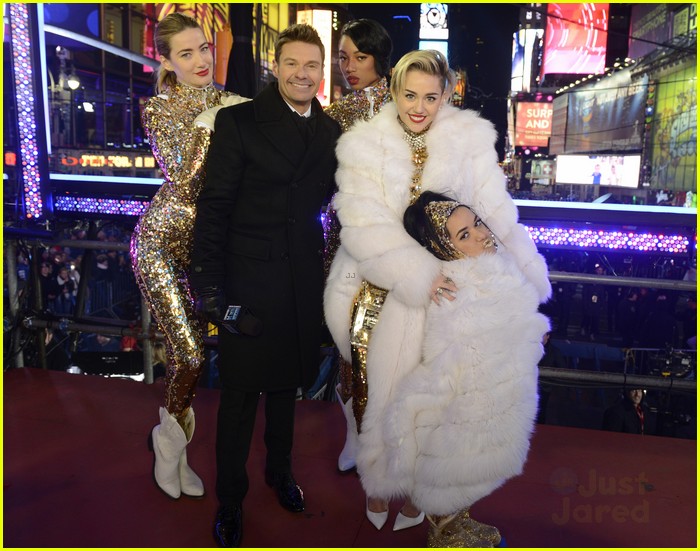 miley cyrus new years eve 2014 performance watch now 03