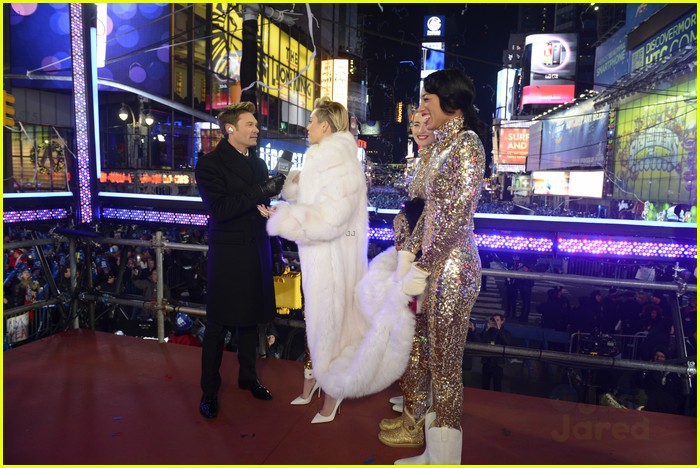 miley cyrus new years eve 2014 performance watch now 05