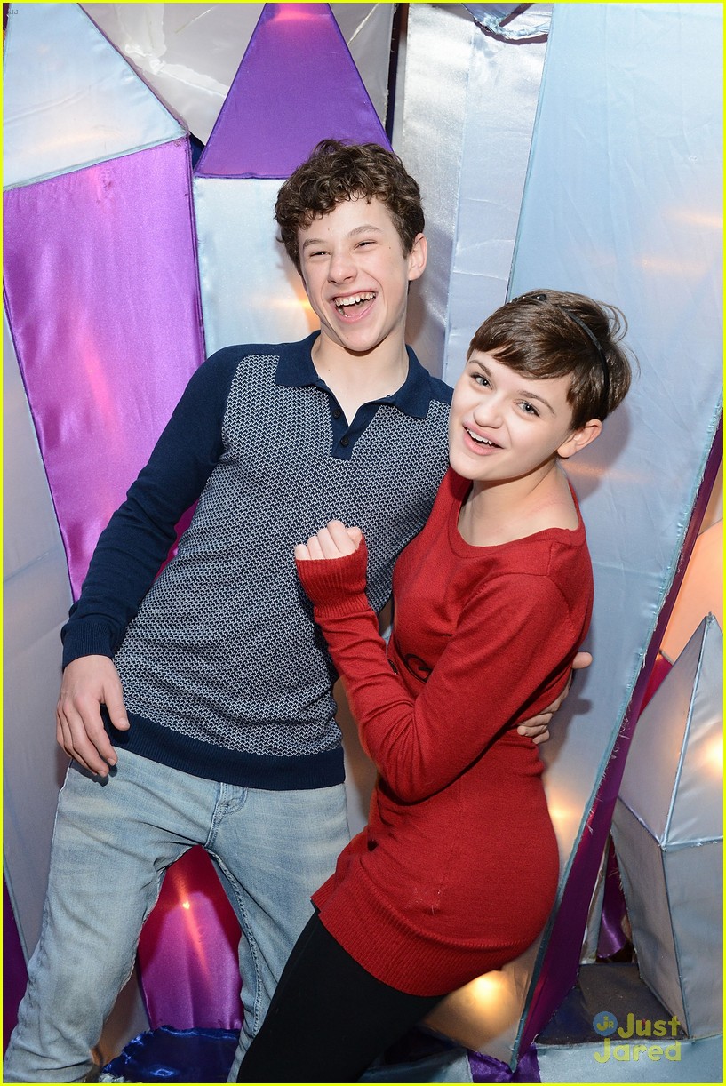 nolan gould joey king queen mary chill 03