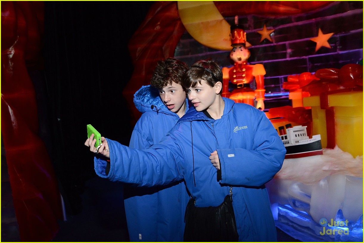 nolan gould joey king queen mary chill 23