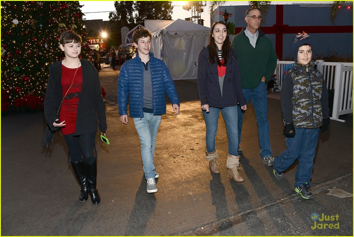 nolan gould joey king queen mary chill 24
