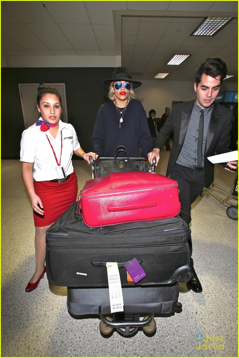 rita ora outfit switch at lax airport 14