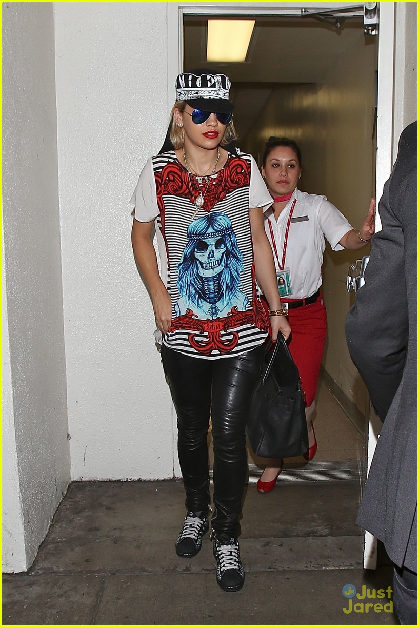 rita ora outfit switch at lax airport 17