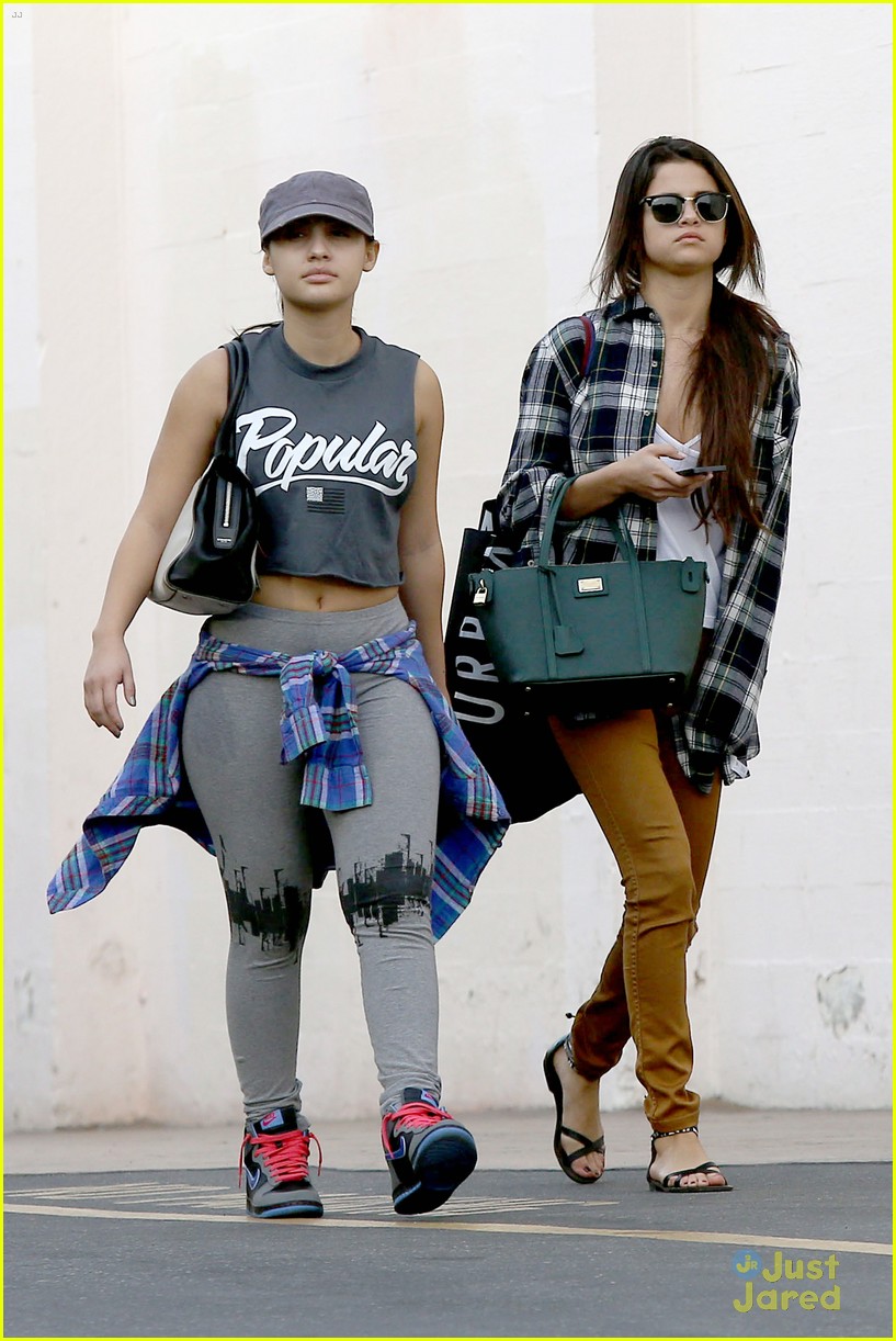selena gomez shops before hanging out with justin bieber 11