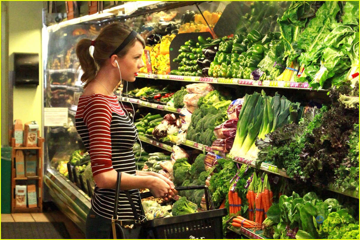 taylor swift grocery store greens 04