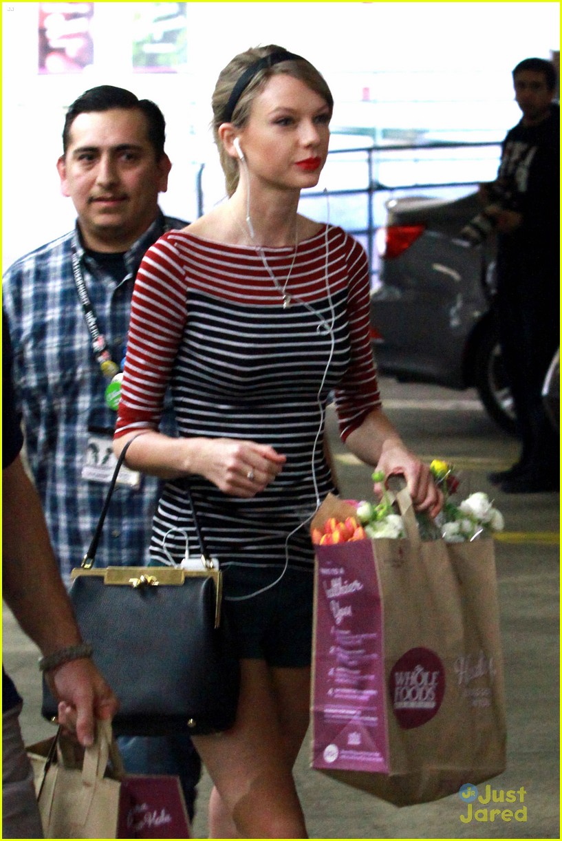 taylor swift grocery store greens 05