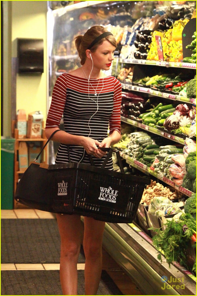 taylor swift grocery store greens 06