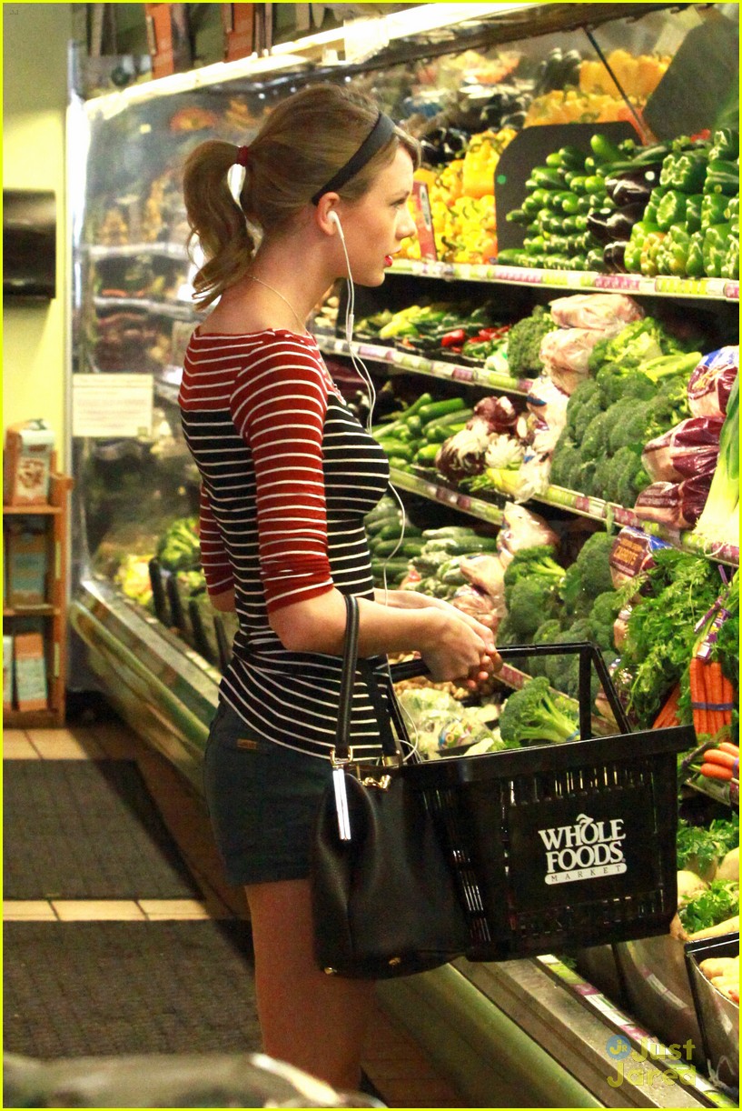 taylor swift grocery store greens 08