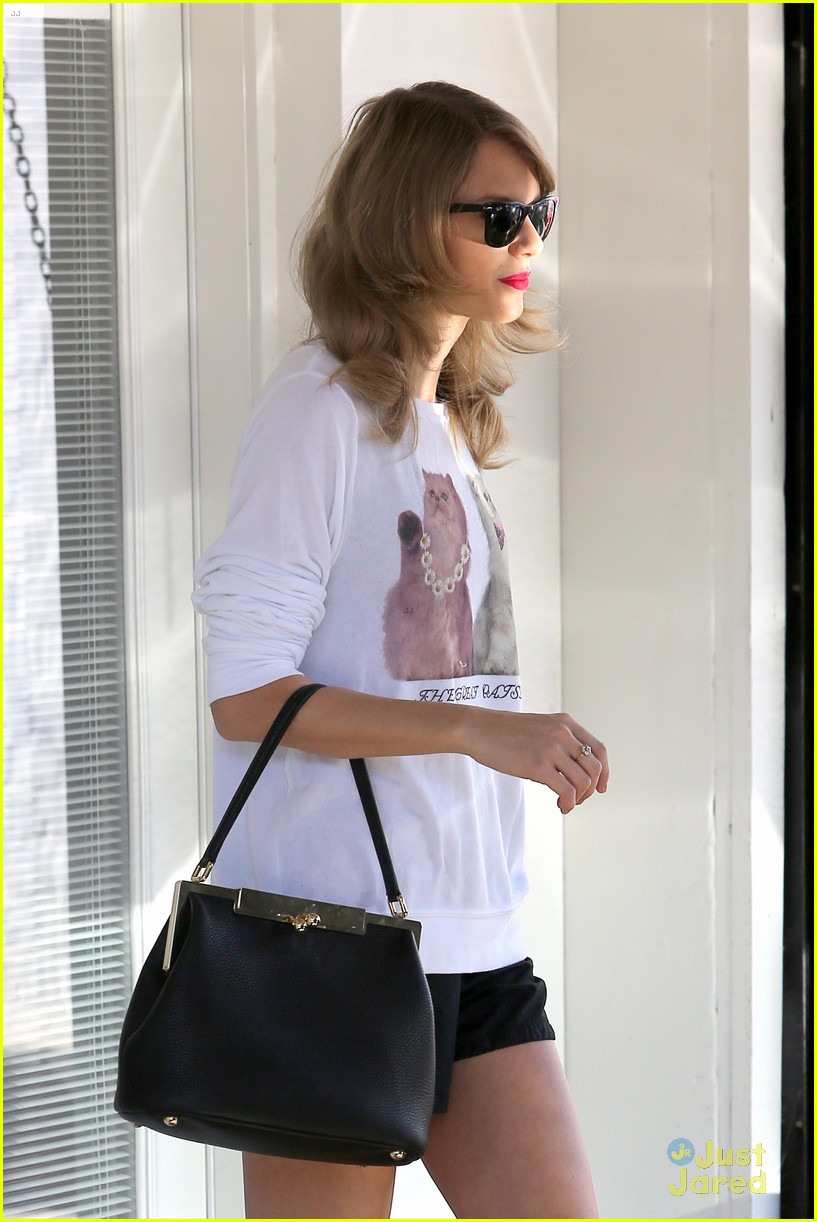 taylor swift bouchon lunch with new friend jaime king 04