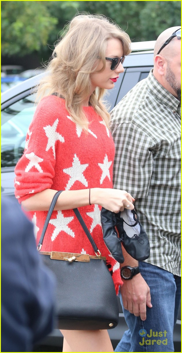 taylor swift star sweater ballet shoes 02