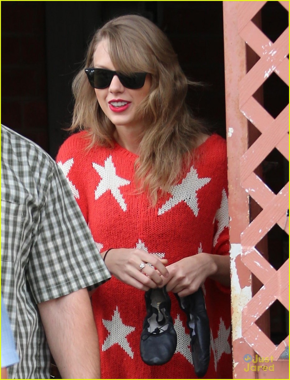 taylor swift star sweater ballet shoes 10