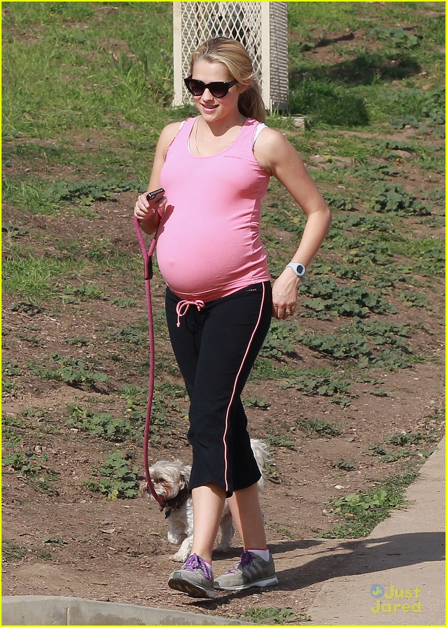 teresa palmer pregnant pink walk 03