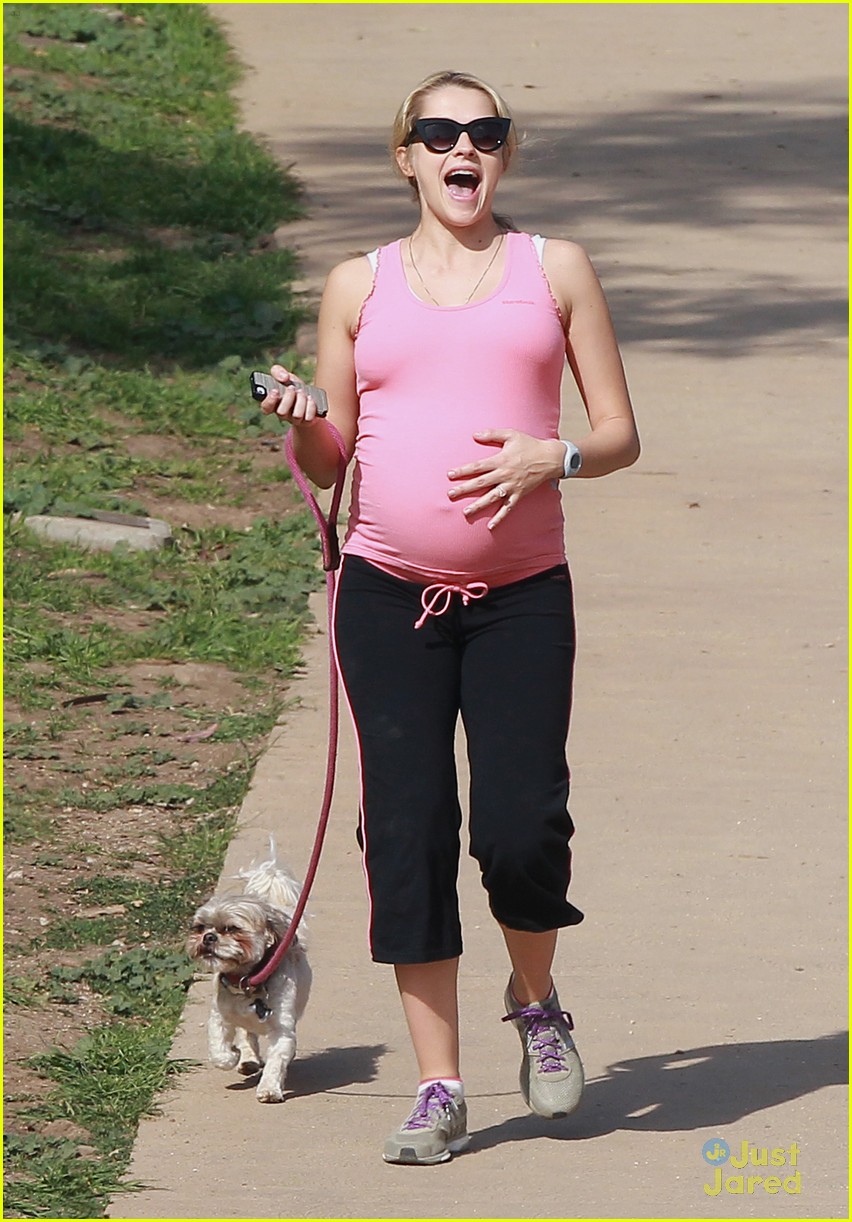 teresa palmer pregnant pink walk 08