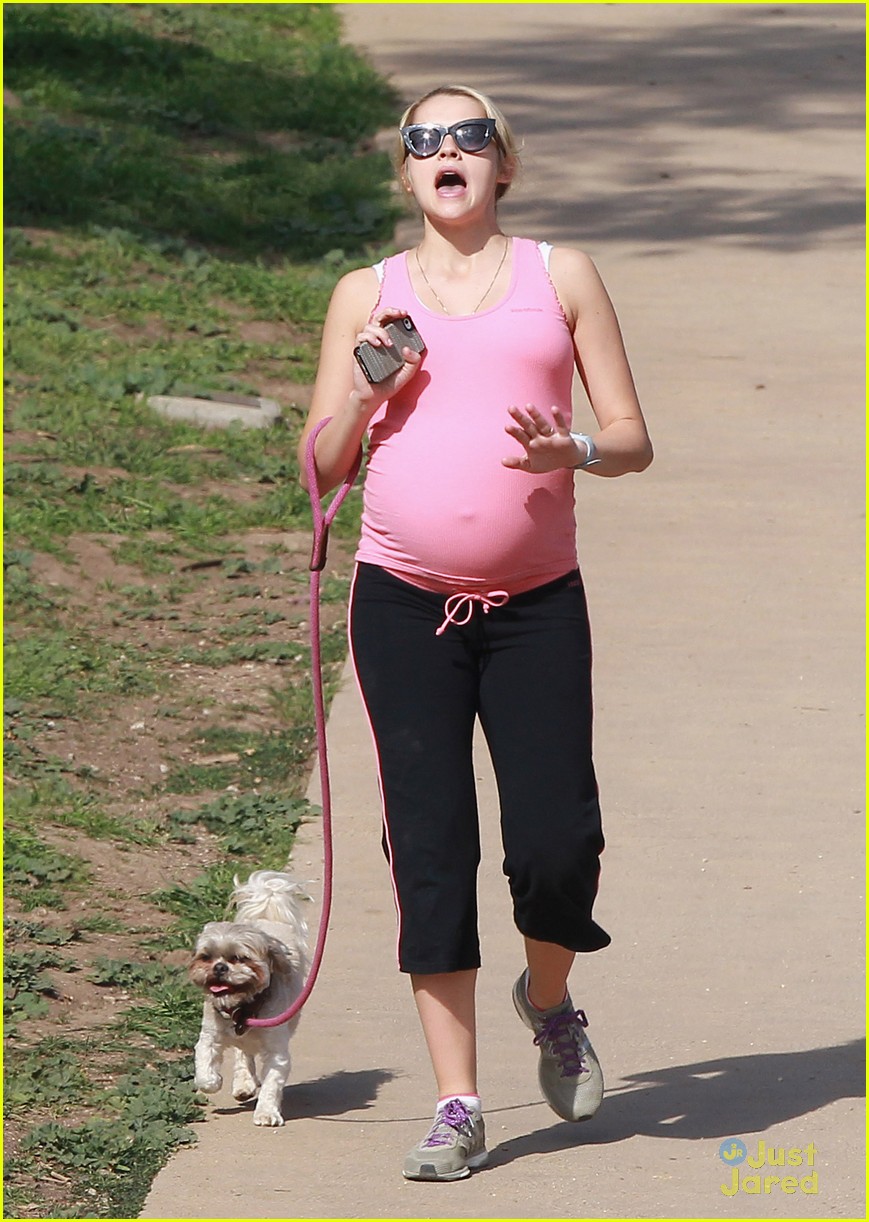 teresa palmer pregnant pink walk 12