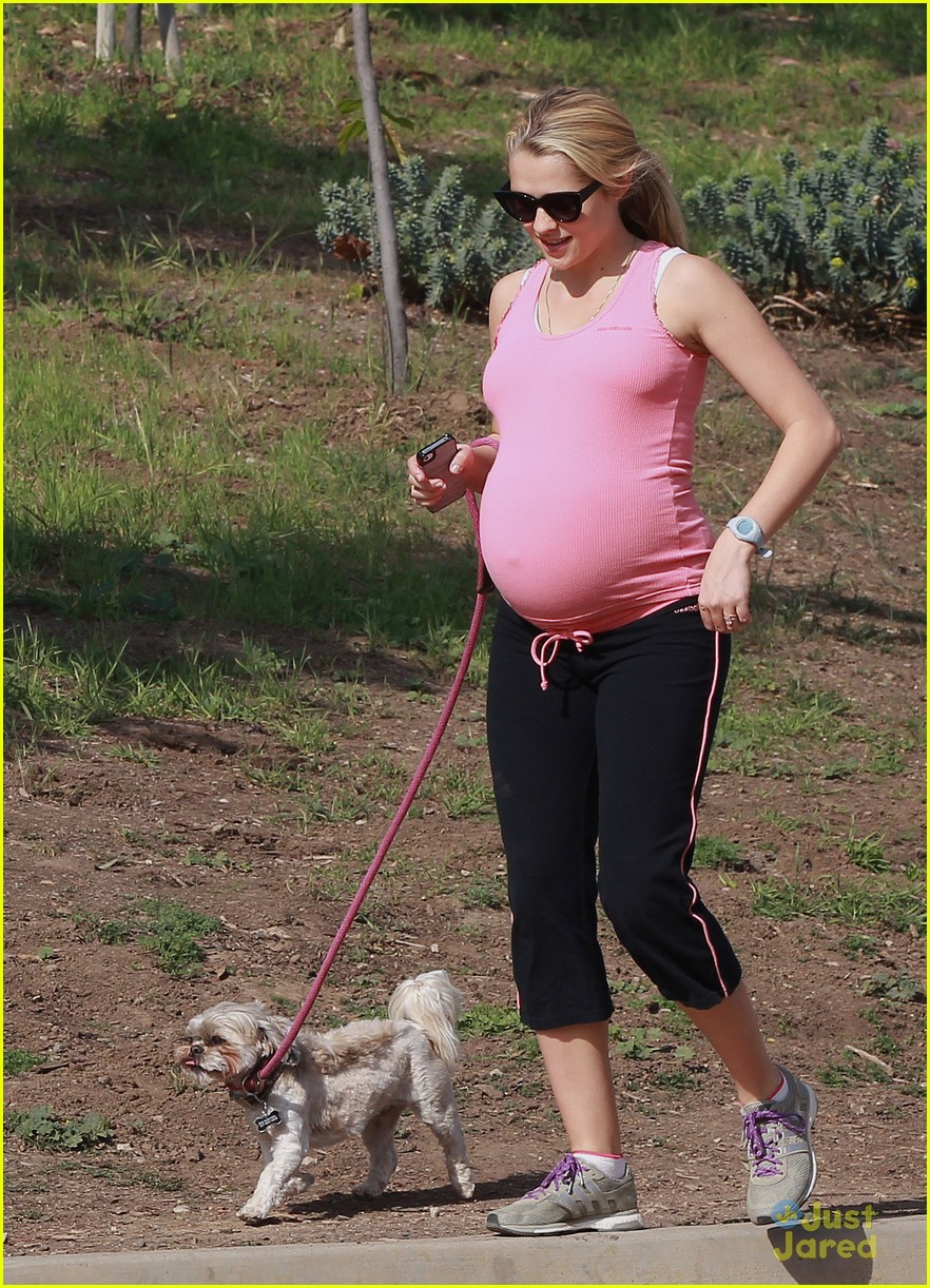 teresa palmer pregnant pink walk 13
